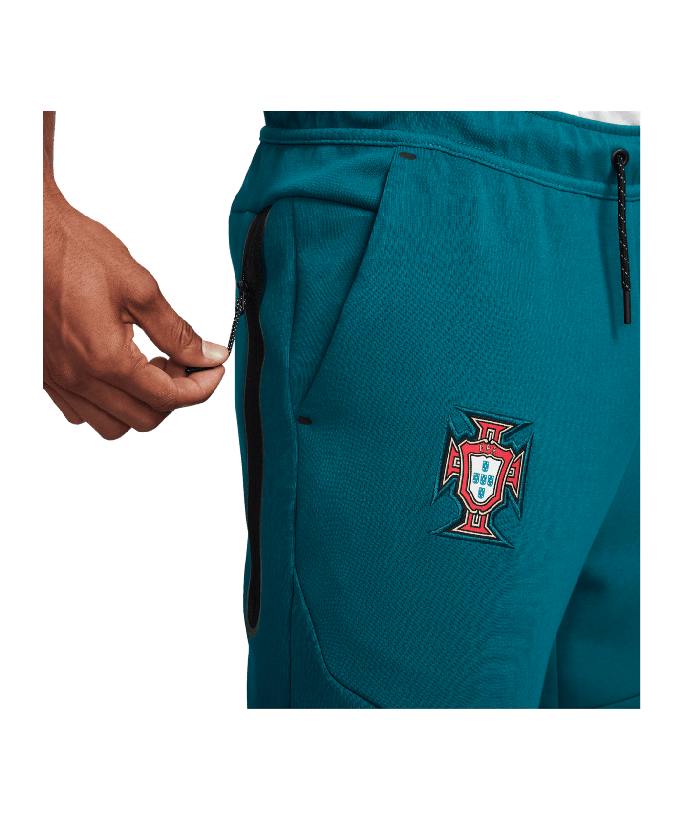 Nike Portugal Tech Fleece Jogginghose EM 2024 Grün F381 - gruen