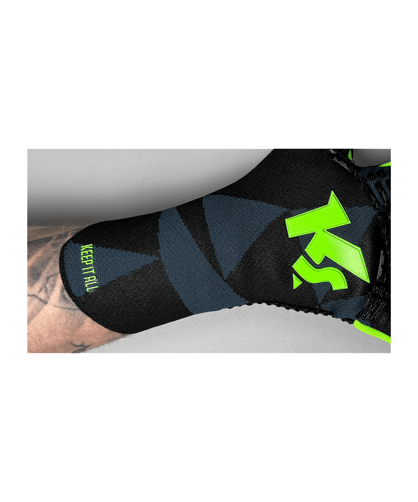 KEEPERsport Varan8 Hero NC Demon Torwarthandschuhe Schwarz - schwarz
