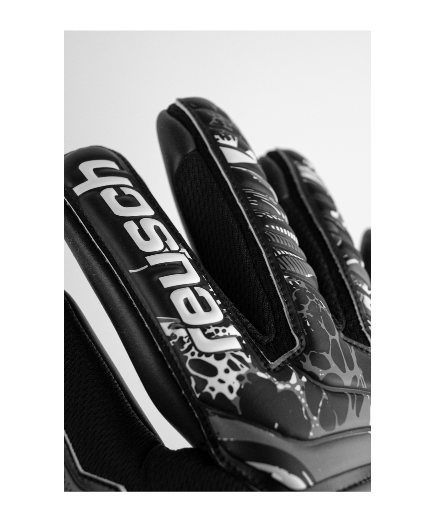 Reusch Attrakt Infinity Torwarthandschuhe Schwarz F7700 - schwarz