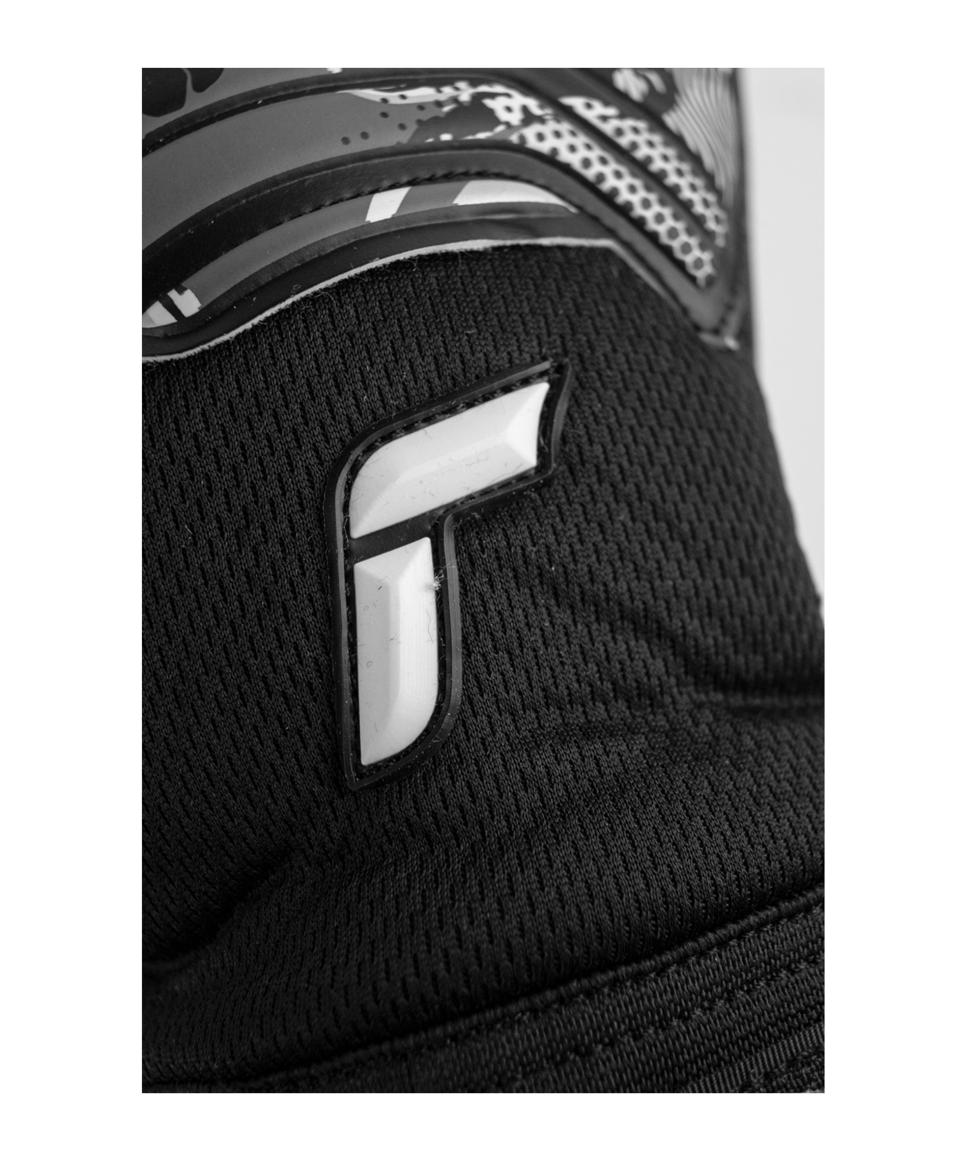 Reusch Attrakt Infinity Torwarthandschuhe Schwarz F7700 - schwarz