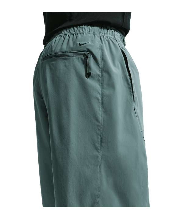 Nike Tech Sweatshort Grün F382 - gruen