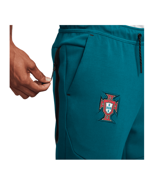 Nike Portugal Tech Fleece Jogginghose EM 2024 Grün F381 - gruen