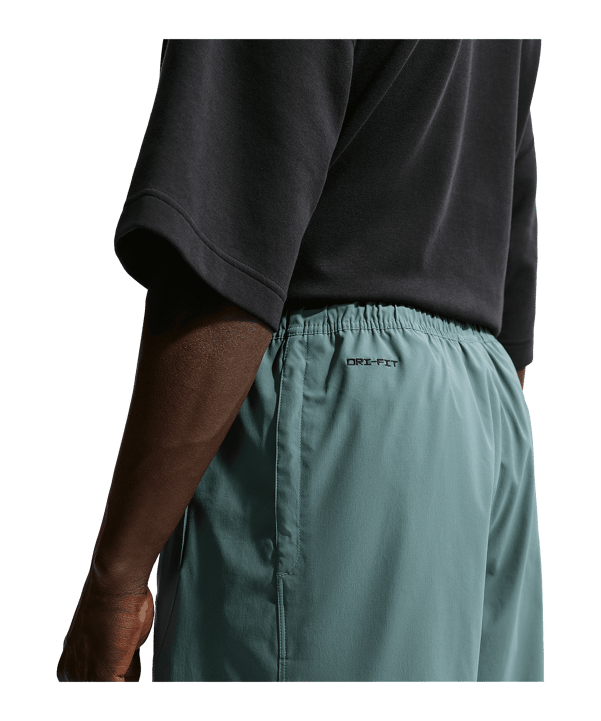 Nike Tech Sweatshort Grün F382 - gruen