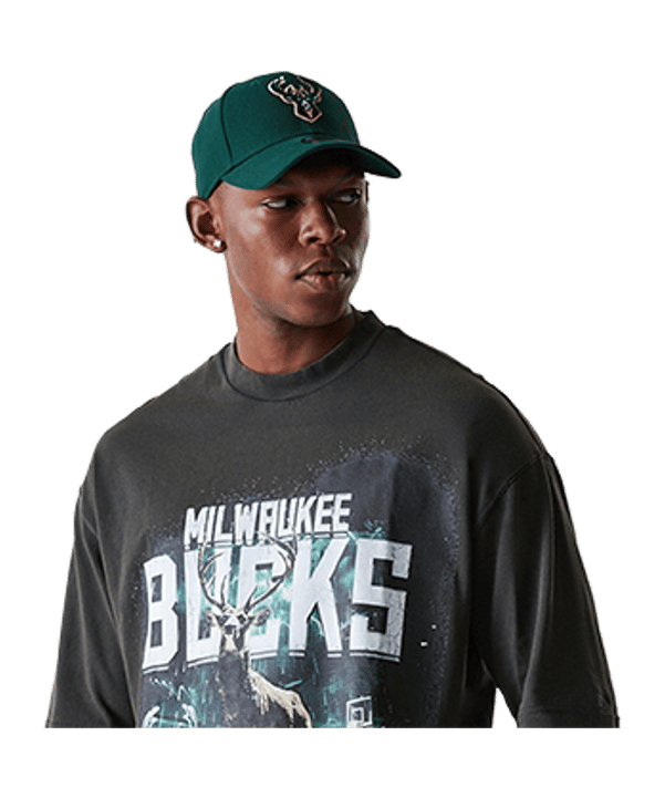 New Era NBA Washed Graphic Milwaukee Bucks T-Shirt Grau - grau