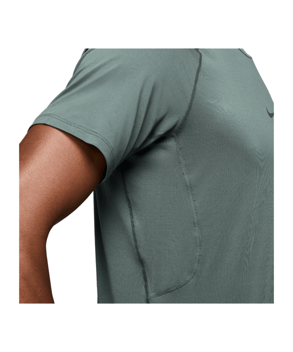 Nike Pro Trainingshirt Grün F338 - gruen