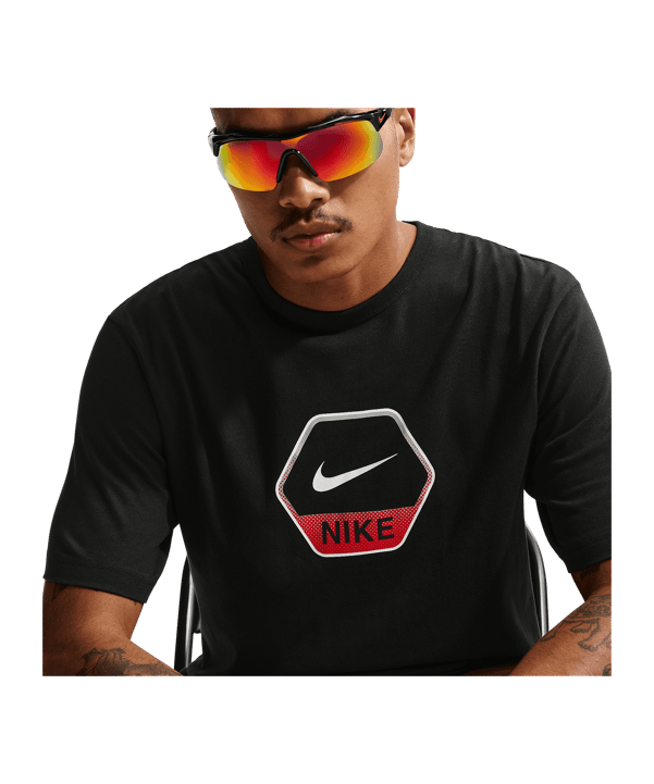 Nike NSW Club GFX T-Shirt Schwarz F010 - schwarz