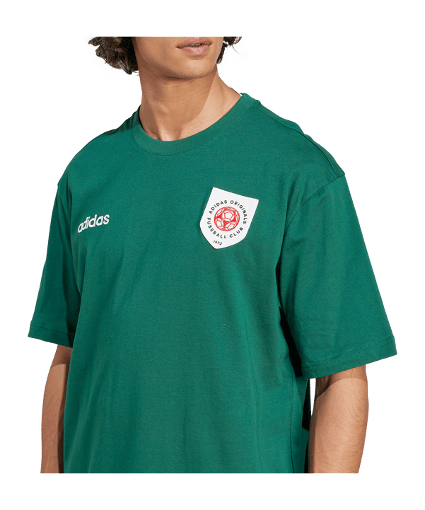 adidas Badge Graphic T-Shirt Grün - gruen