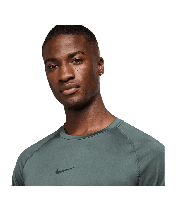 Nike Pro Trainingshirt Grün F338 - gruen