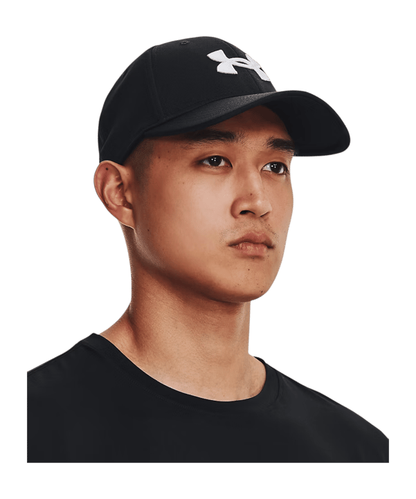 Under Armour Blitzing Low STR Cap Schwarz F001