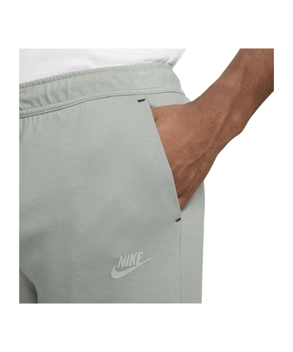 Nike Tech Essentials Short Grün F330
