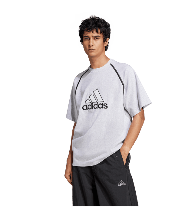 adidas Originals Badge T-Shirt Grau - grau
