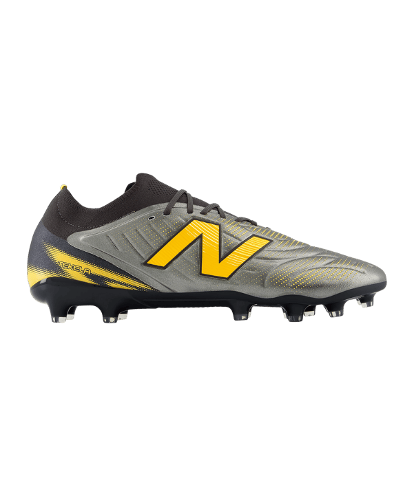 New Balance Tekela Elite Low Laced V5 MG Catalyst Grau - grau