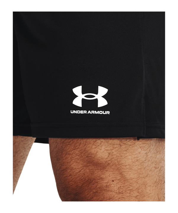 Under Armour Challenger Core Short Schwarz F001 - schwarz