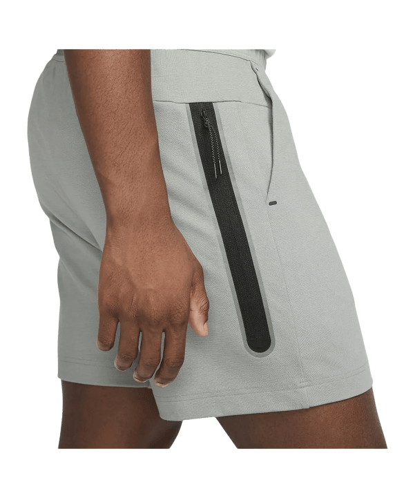 Nike Tech Essentials Short Grün F330