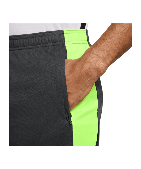 Nike Strike Short Grau F060 - grau
