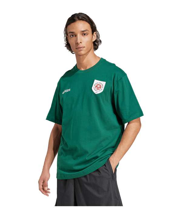 adidas Badge Graphic T-Shirt Grün - gruen
