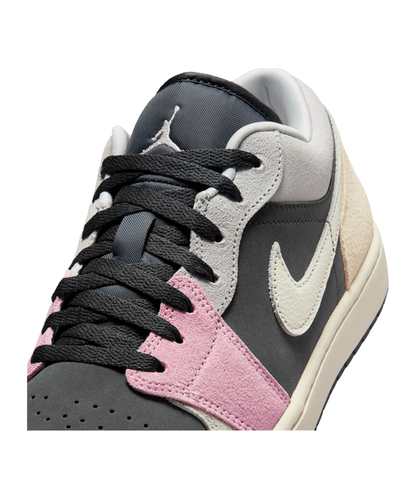 Jordan Air Jordan 1 Low SE Black Pastels Grau F004 - grau