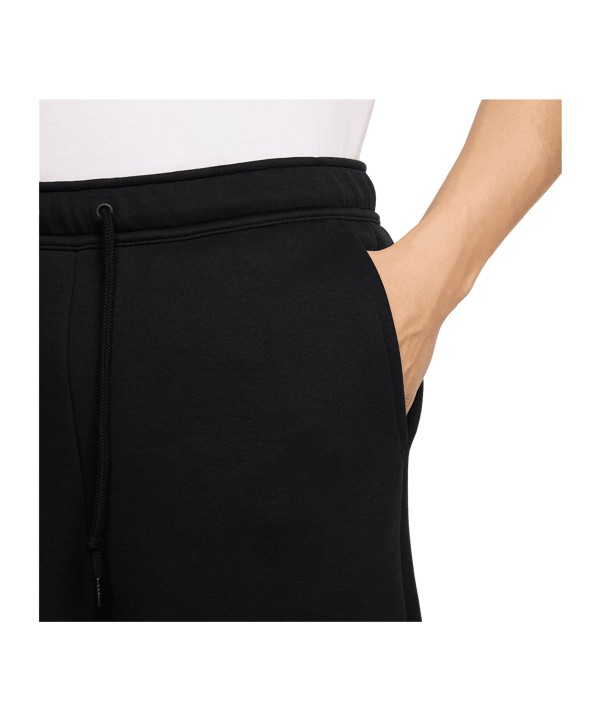 Nike FC Barcelona Tech Fleece Short Schwarz F010 - schwarz