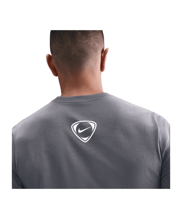 Nike M Nk Tee Total 90 2 T-Shirt Grau F064 - grau