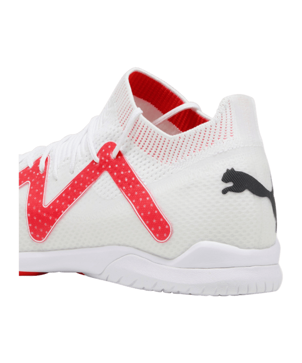 PUMA FUTURE Ulitmate Court Breakthrough Weiss Rot F01 - weiss