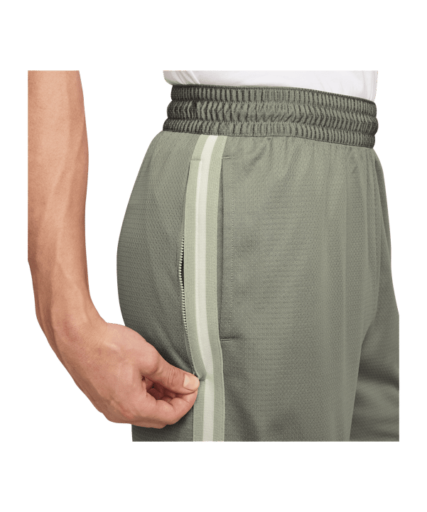 Nike DNA 6In Short Grün F059 - gruen