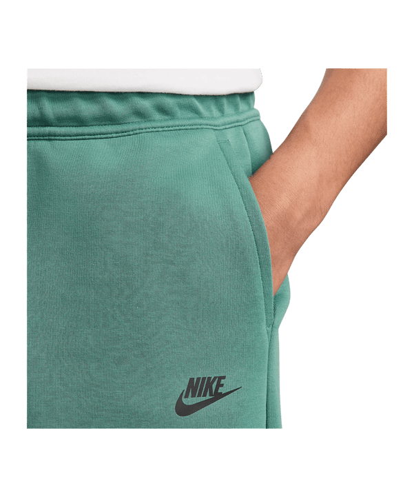Nike Tech Fleece Short Grün F361 - gruen
