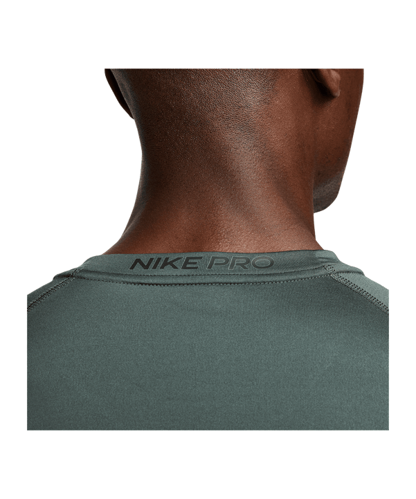 Nike Pro Trainingshirt Grün F338 - gruen