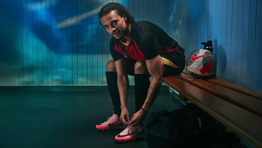 Leroy Sané lacing up his comfortable football boots