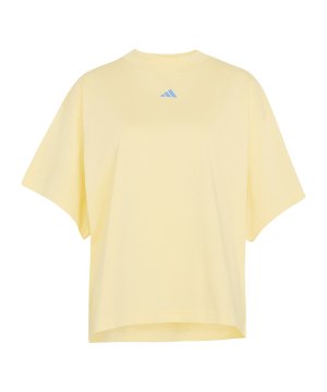 adidas-3-stripes-studio-t-shirt-damen-gelb-ku6059-lifestyle_front.png