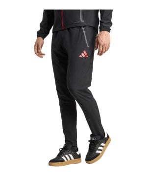 adidas-fc-liverpool-vic-tech-travel-hose-schwarz-jz5557-fan-shop_front.png
