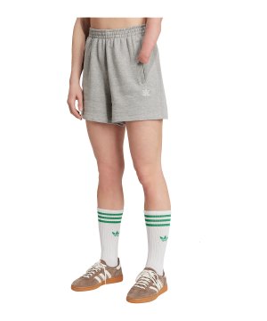 adidas-originals-essentials-terry-short-grau-iy7341-lifestyle_front.png
