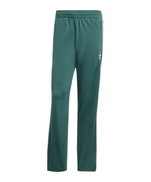 adidas-originals-firebird-jogginghose-gruen-iy9899-lifestyle_front.png