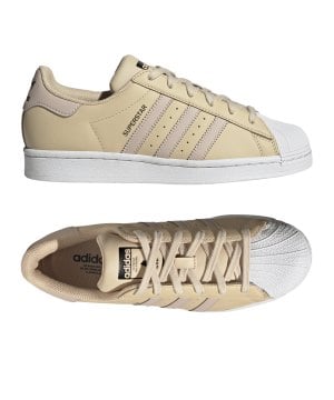 adidas-originals-superstar-damen-gelb-braun-hq1905-lifestyle_gallery.png