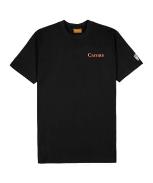 carrots-wordmark-t-shirt-schwarz-f0001-crtsh21-5-lifestyle_front.png