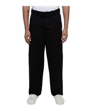 dickies-cargo-jogginghose-schwarz-dk0a863nblk1-lifestyle_front.png