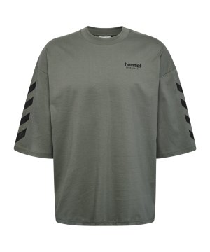 hummel-oversized-willy-sw-t-shirt-grau-f1569-227561-lifestyle_front.png