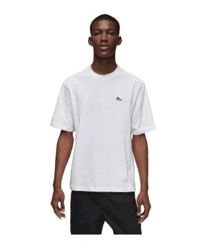 jordan-brand-t-shirt-weiss-f100-fn5982-lifestyle_front.png