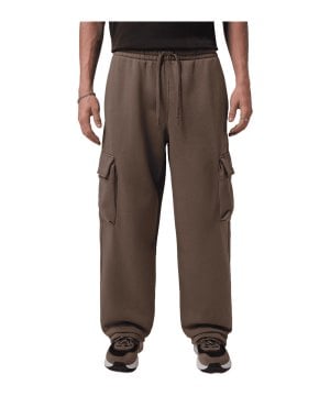 jordan-brooklyn-fleece-oversized-cargo-braun-f274-io1816-lifestyle_front.png