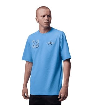 jordan-brooklyn-t-shirt-blau-f412-if3127-lifestyle_front.png
