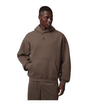 jordan-brookyln-oversized-hoody-braun-f274-im8911-lifestyle_front.png