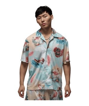 jordan-essentials-printed-camp-t-shirt-beige-f133-ib3007-lifestyle_front.png