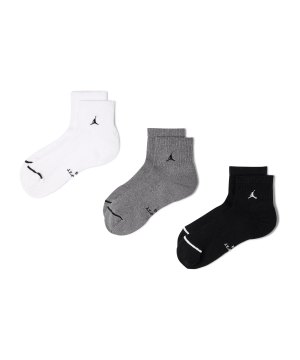 jordan-everday-3er-pack-socken-mehrfarbig-f900-ir6320-lifestyle_front.png