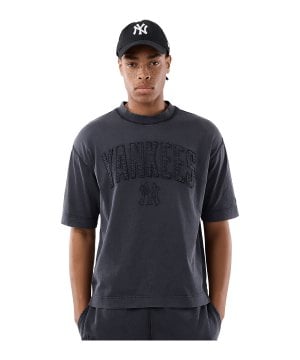 new-era-mlb-washed-boxy-neyyan-t-shirt-schwarz-60771645-lifestyle_front.png
