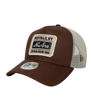 new-era-ne-patch-trucker-cap-braun-60771802-lifestyle_front.png