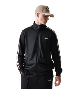 new-era-ne-script-track-jacke-schwarz-60771562-lifestyle_front.png