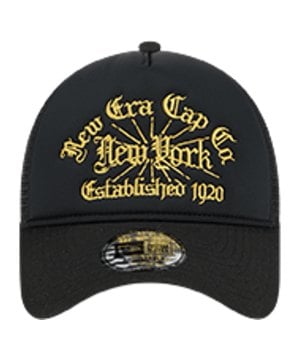 new-era-new-york-trucker-cap-schwarz-60424845-lifestyle_front.png