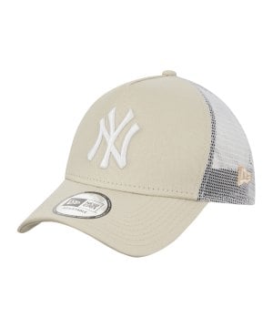 new-era-ny-yankees-league-940-trucker-cap-fstnwhi-12523893-lifestyle_front.png