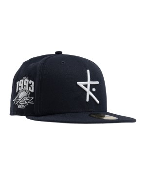 new-era-x-kickz-logo-cap-blau-60229531-lifestyle_front.png