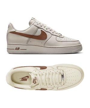 nike-air-force-1-'07-lv8-sneaker-beige-f101-hq2037-lifestyle_gallery.png
