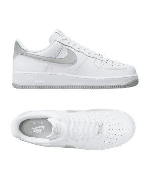 nike-air-force-1-07-weiss-grau-f100-fj4146-lifestyle_gallery.png
